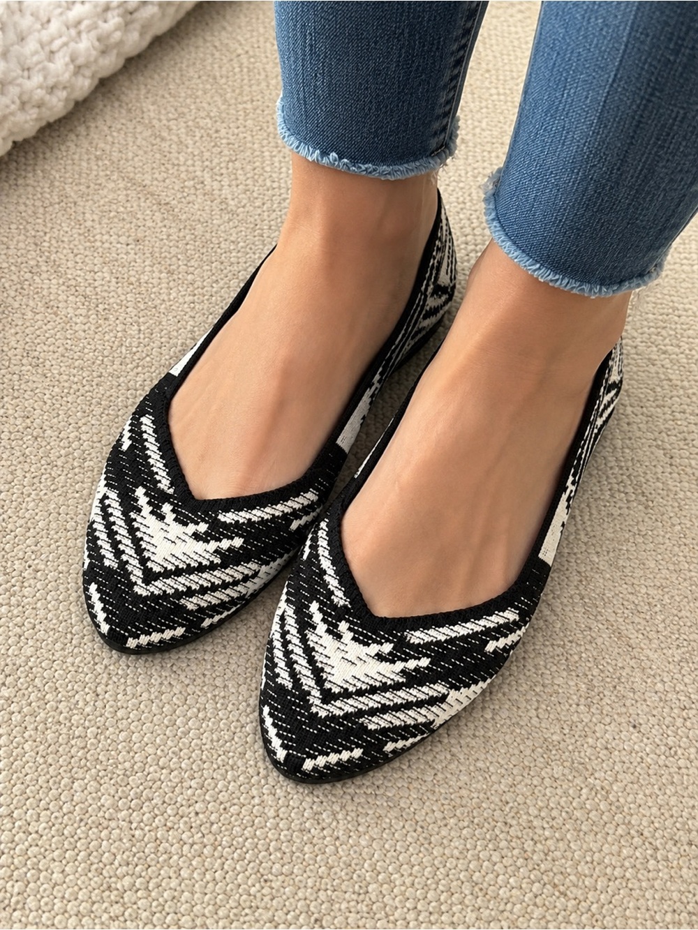 Skechers Air Cooled Memory Foam Knit Slip-On Flats Black White Size 8 NWOT